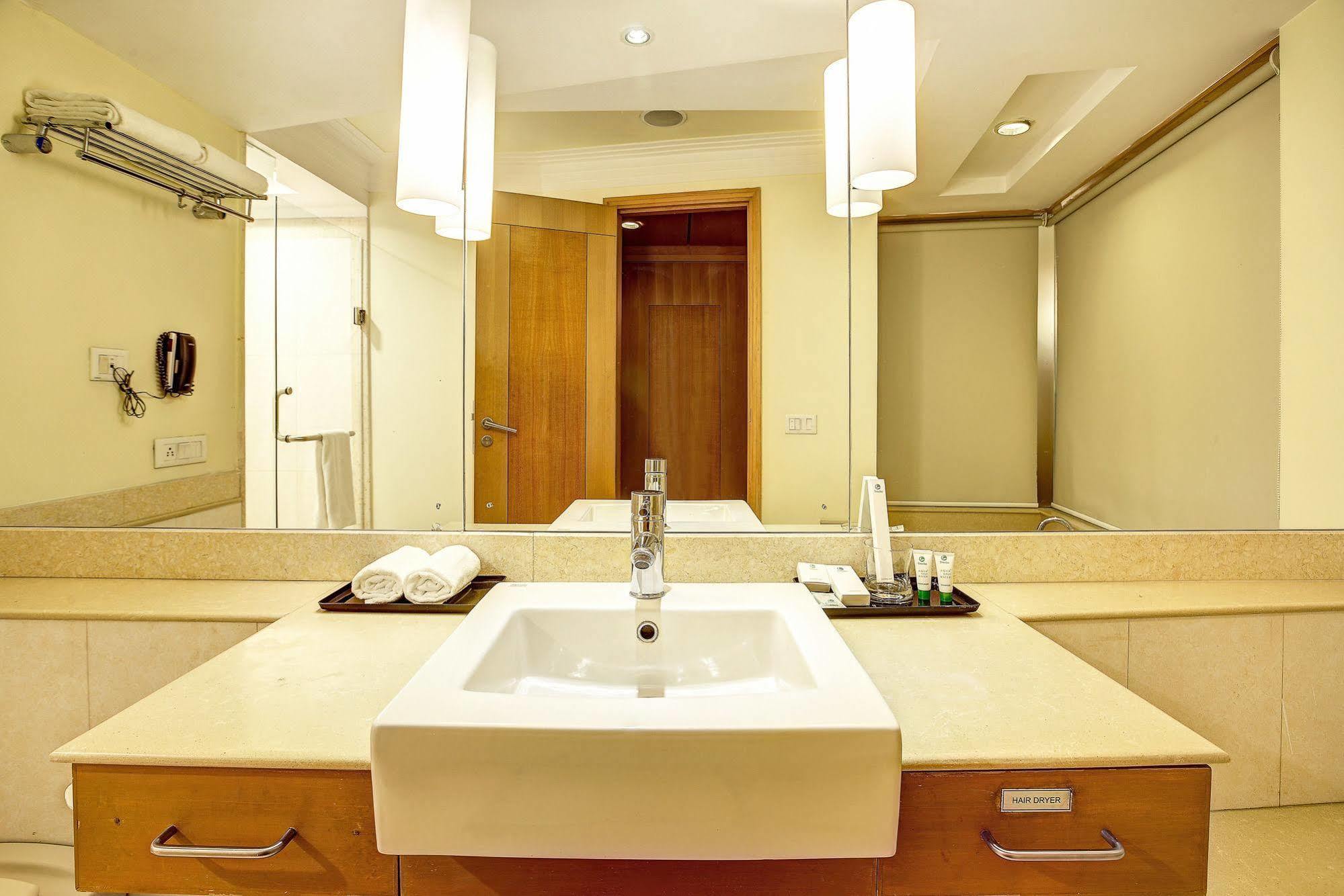 Western Court Chandīgarh מראה חיצוני תמונה